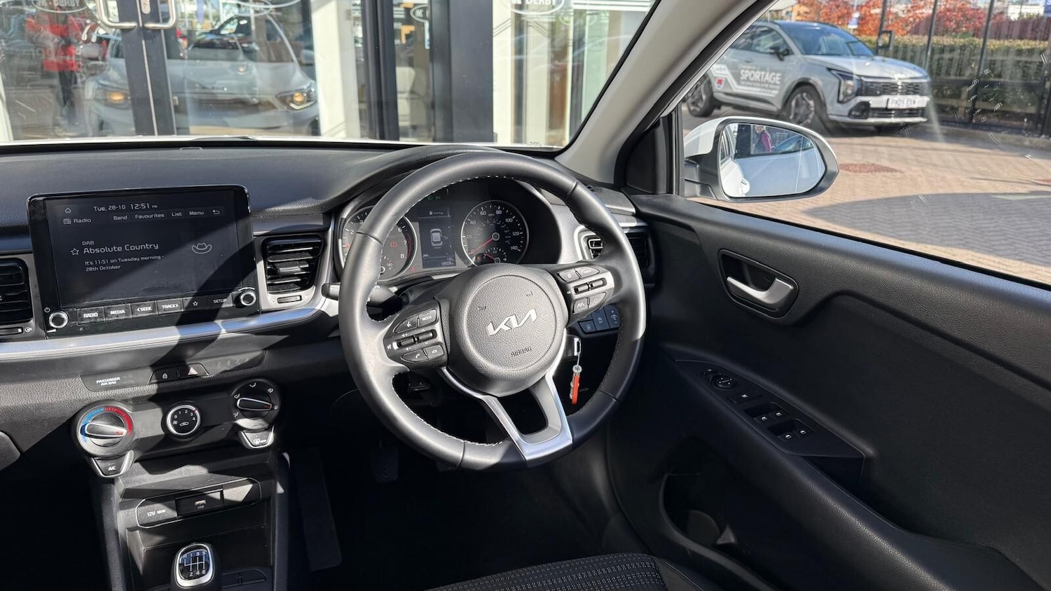 Used Kia Stonic 2023 for sale - 76393528: Photo 15