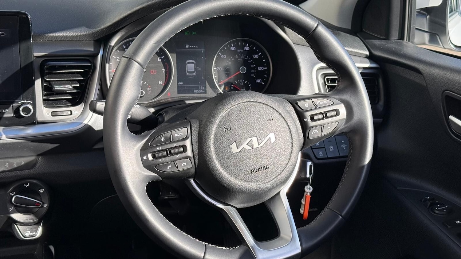 Used Kia Stonic 2023 for sale - 76393528: Photo 16