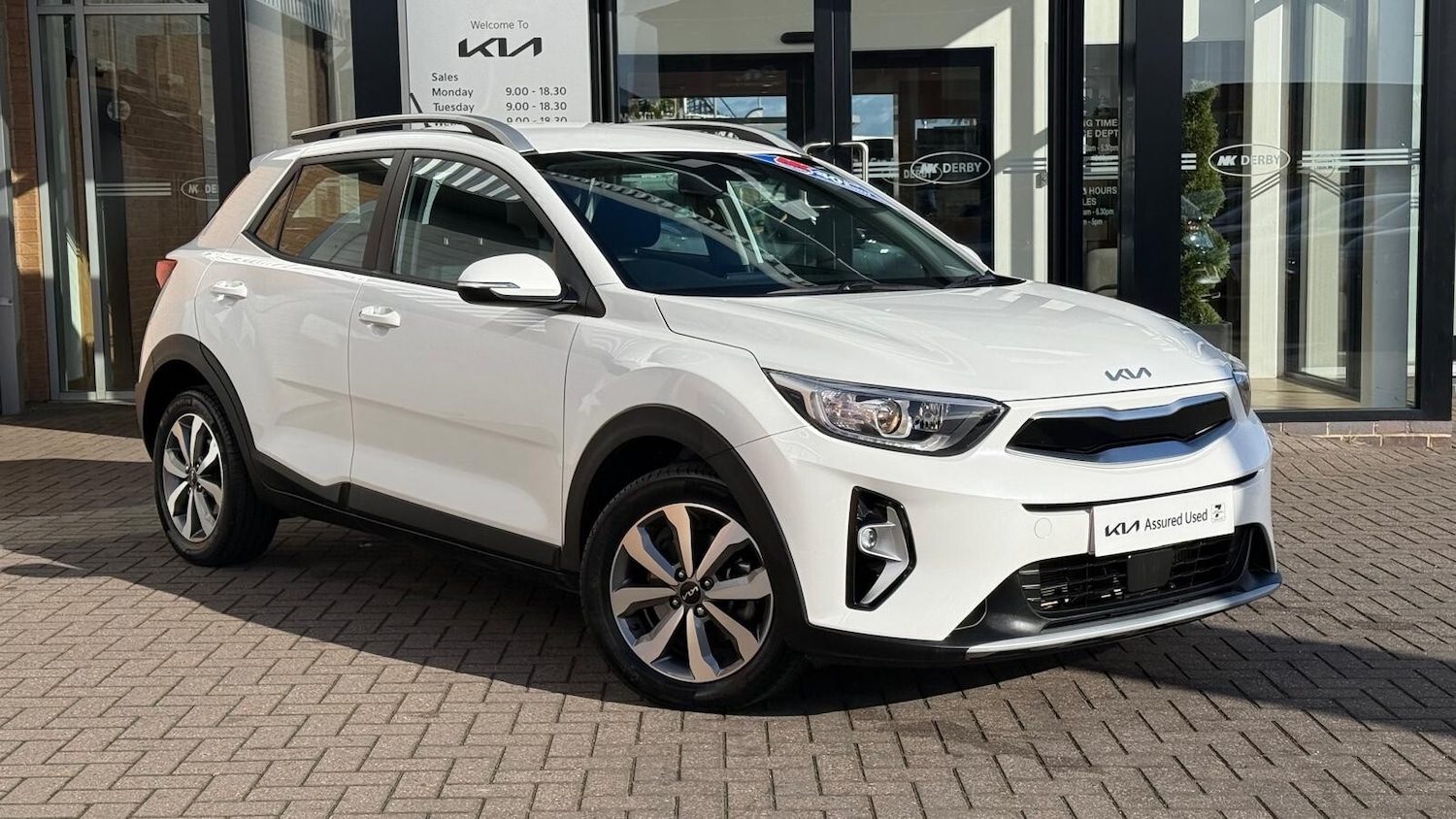 Used Kia Stonic 2023 for sale - 76393528: Photo 2