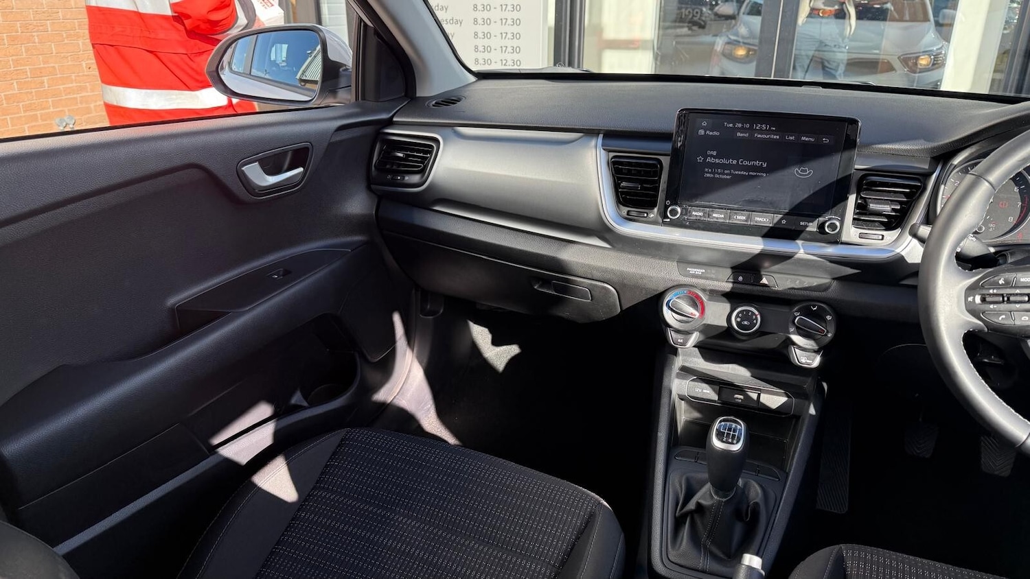 Used Kia Stonic 2023 for sale - 76393528: Photo 20