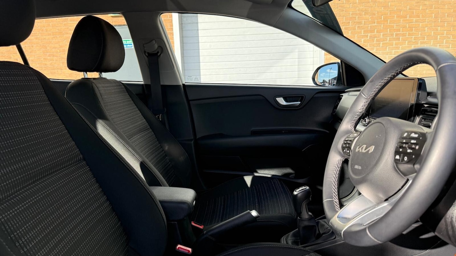 Used Kia Stonic 2023 for sale - 76393528: Photo 21