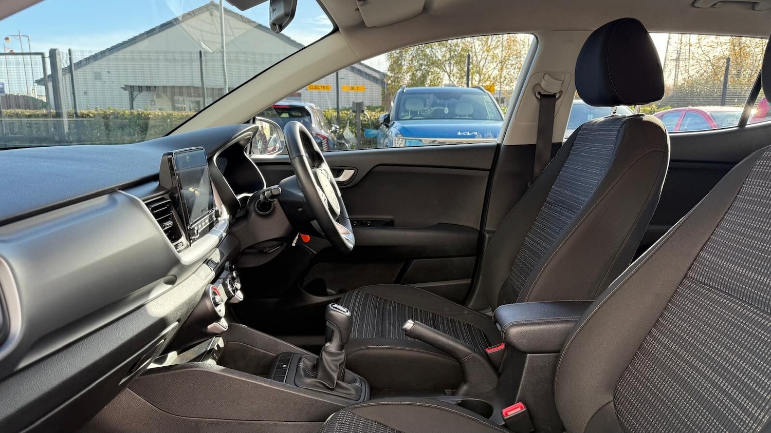 Used Kia Stonic 2023 for sale - 76393528: Photo 22