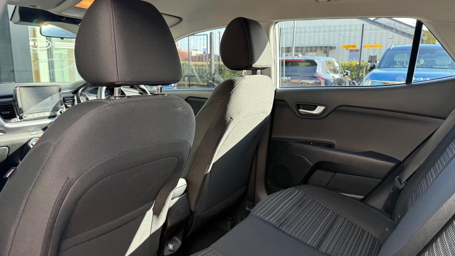 Used Kia Stonic 2023 for sale - 76393528: Photo 23