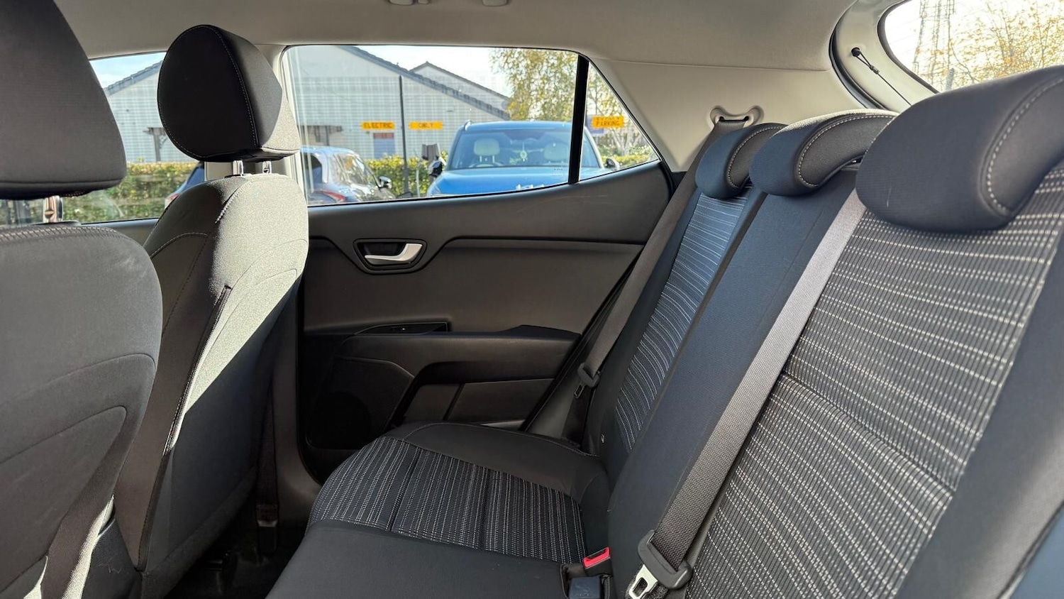 Used Kia Stonic 2023 for sale - 76393528: Photo 24