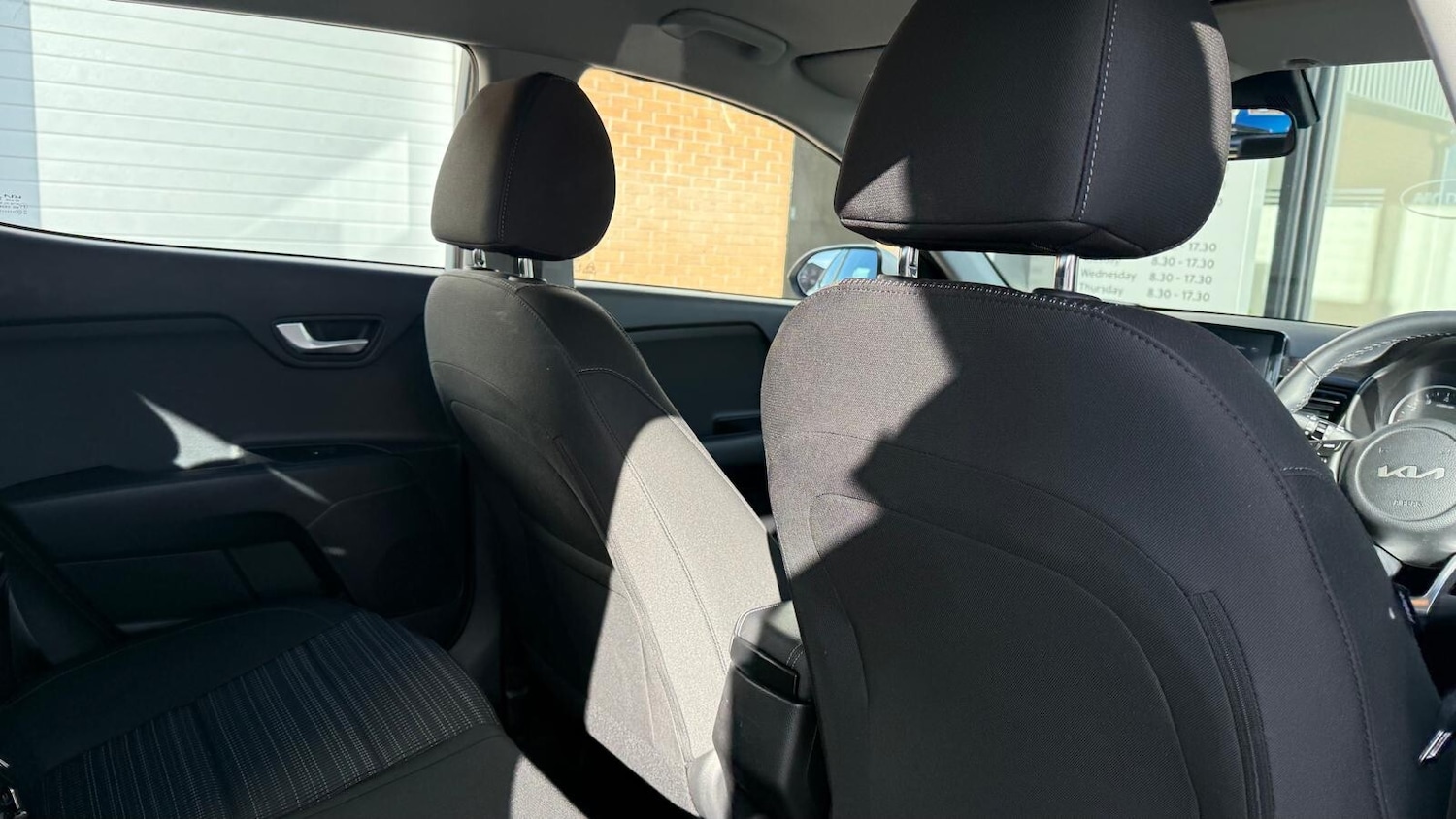 Used Kia Stonic 2023 for sale - 76393528: Photo 25