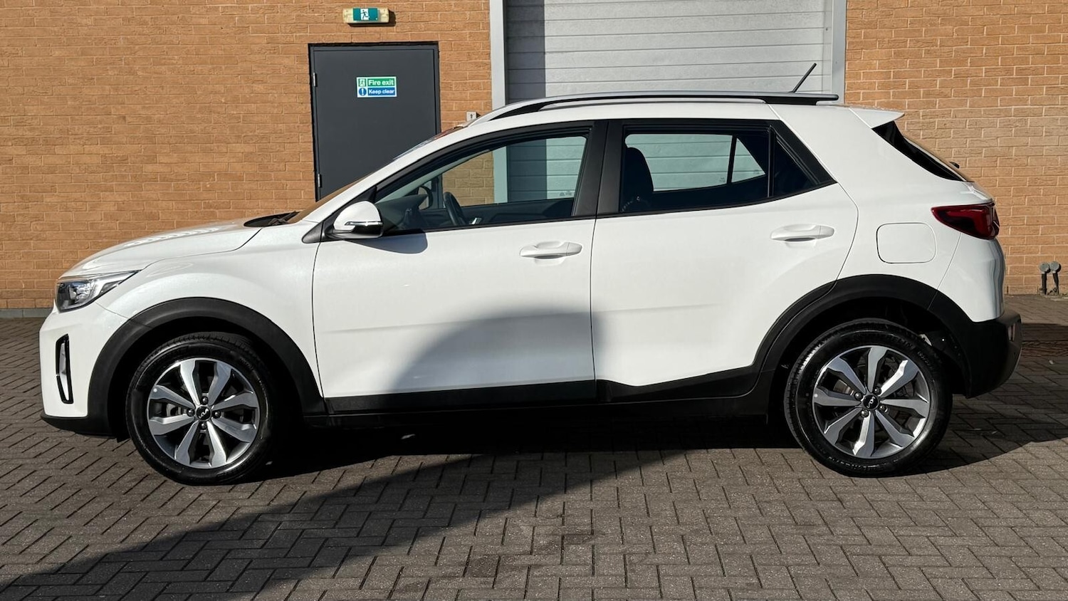 Used Kia Stonic 2023 for sale - 76393528: Photo 5