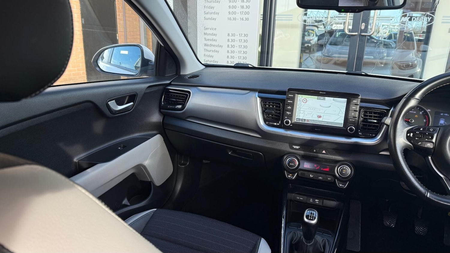 Used Kia Stonic 2018 for sale - 76881906: Photo 17