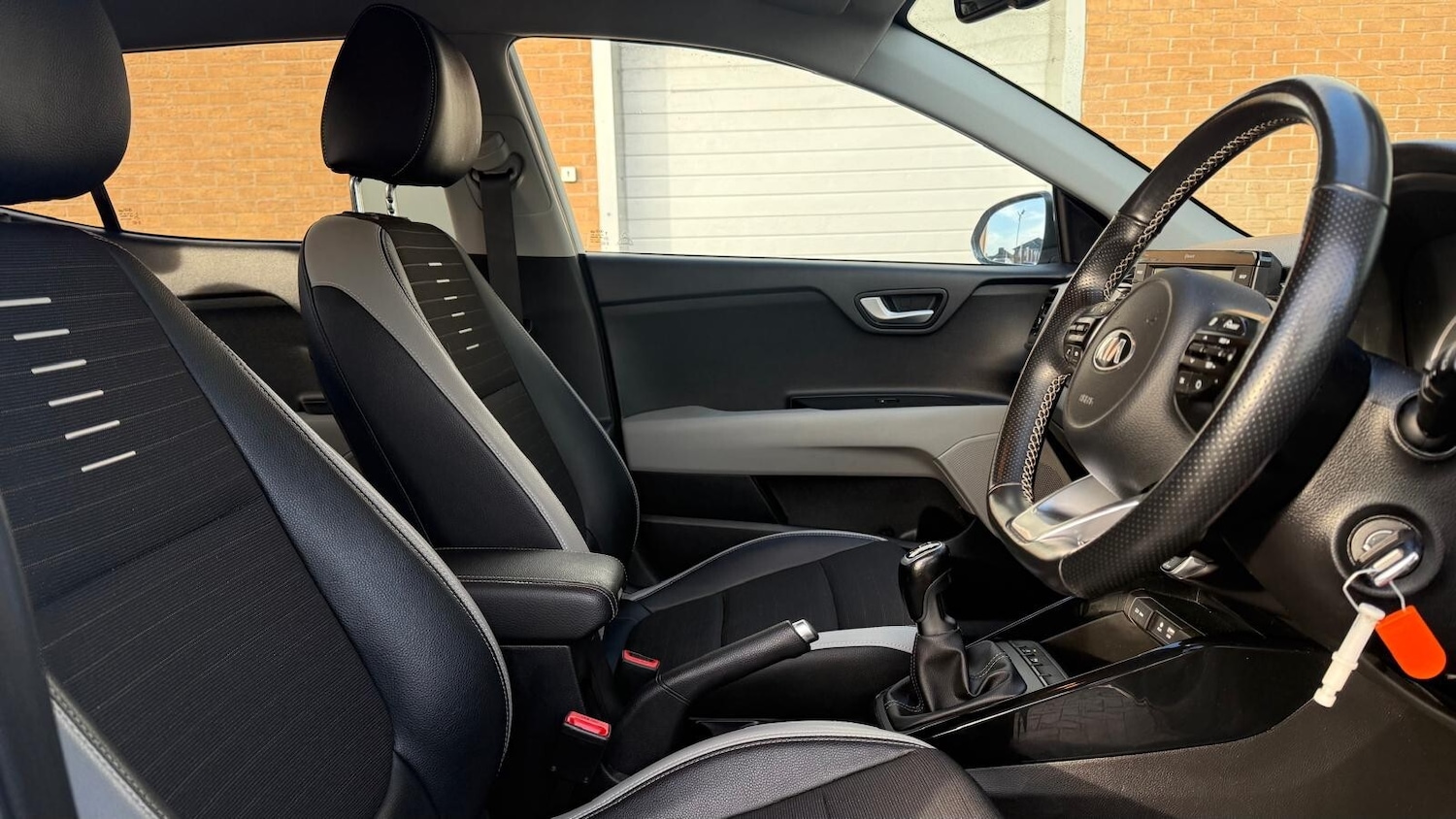 Used Kia Stonic 2018 for sale - 76881906: Photo 19