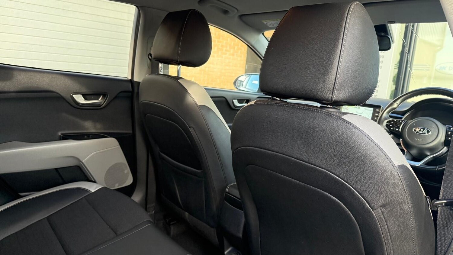 Used Kia Stonic 2018 for sale - 76881906: Photo 21