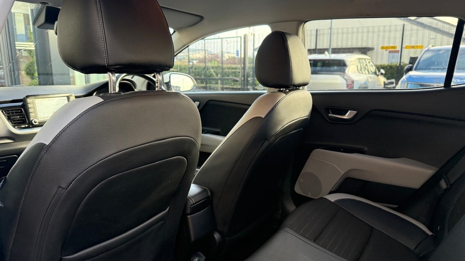 Used Kia Stonic 2018 for sale - 76881906: Photo 23