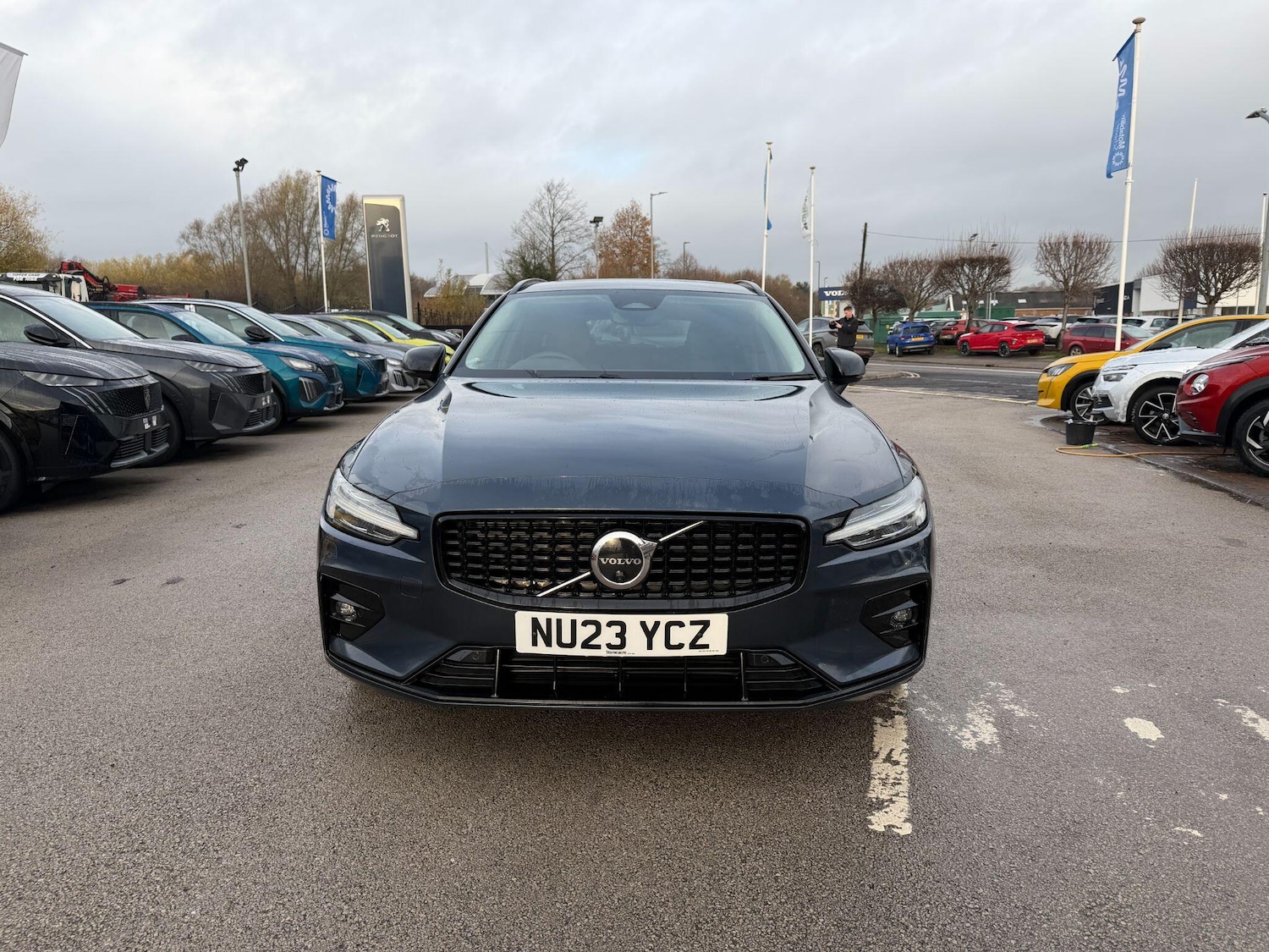 Used Volvo V60 2023 for sale - 76839789: Photo 2