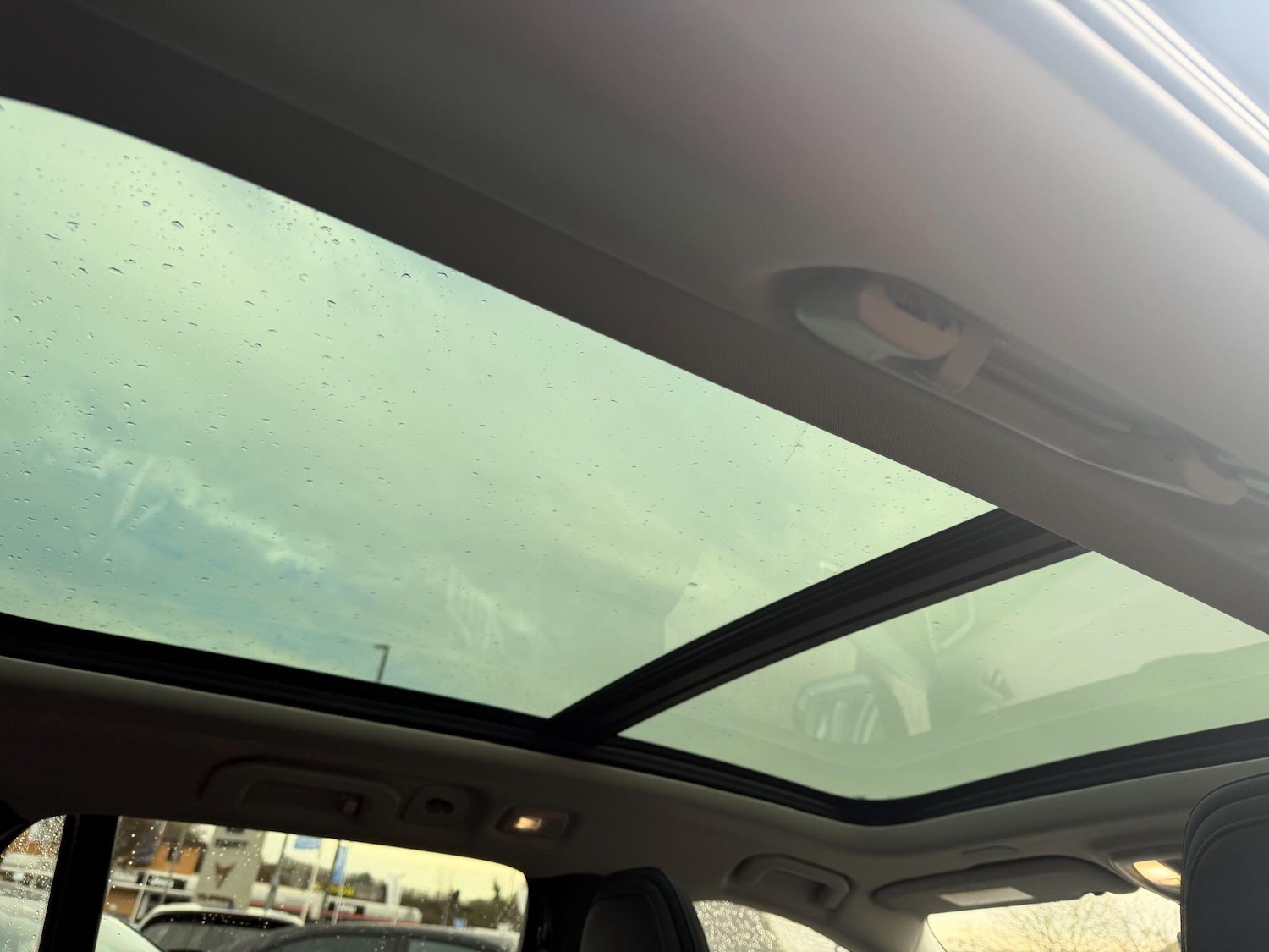 Used Volvo V60 2023 for sale - 76839789: Photo 40