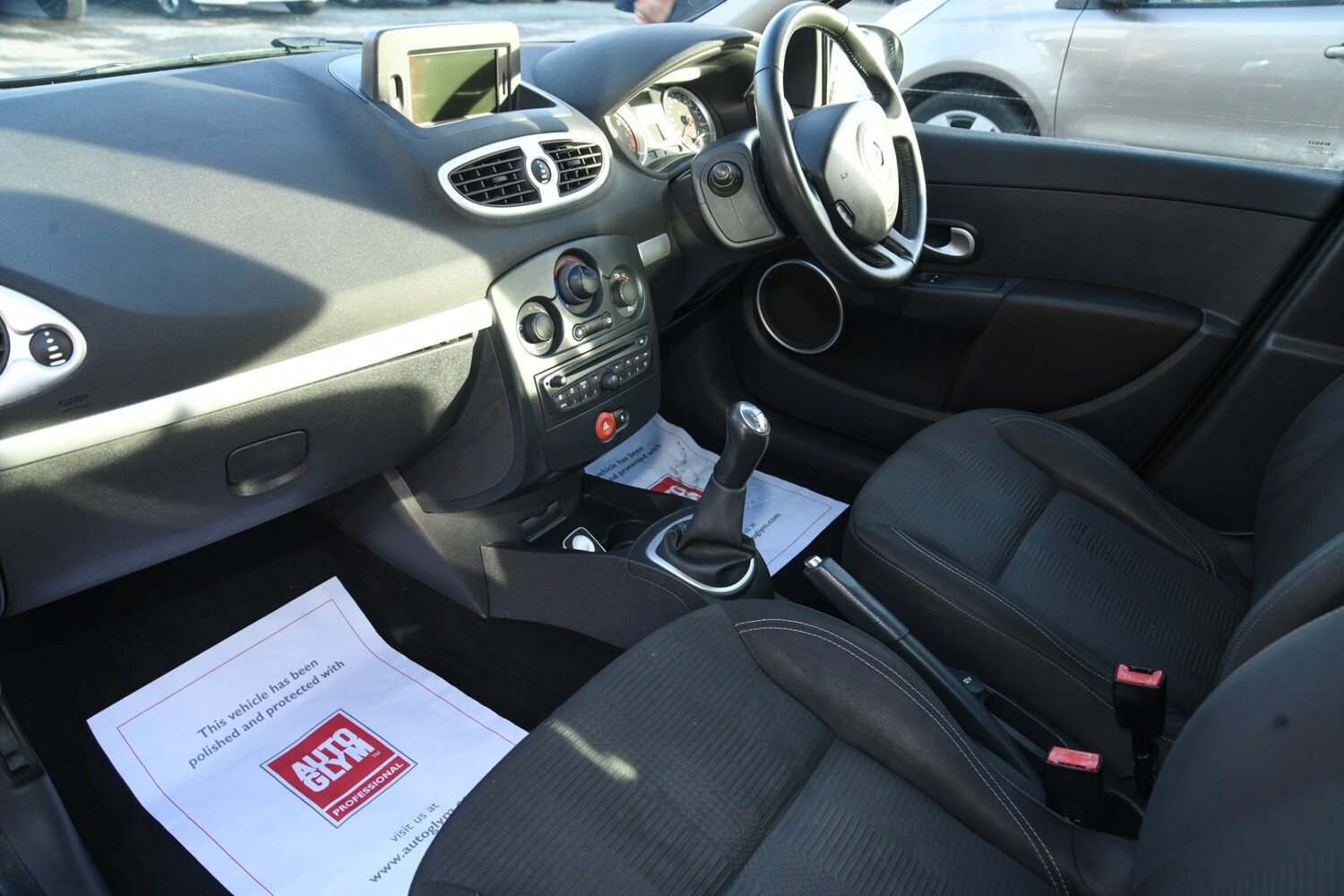 Used Renault Clio 2011 for sale - 76662816: Photo 15