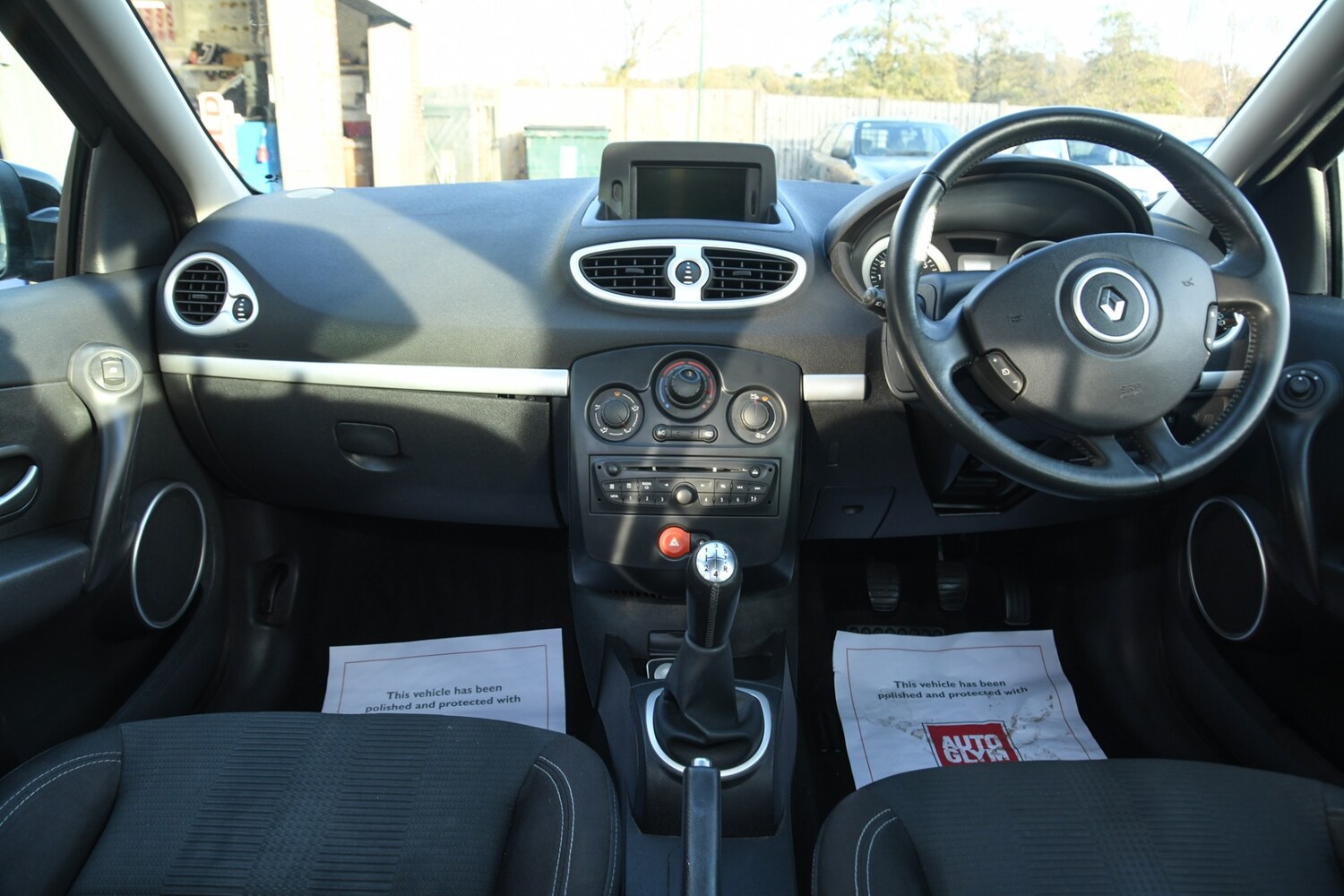 Used Renault Clio 2011 for sale - 76662816: Photo 17