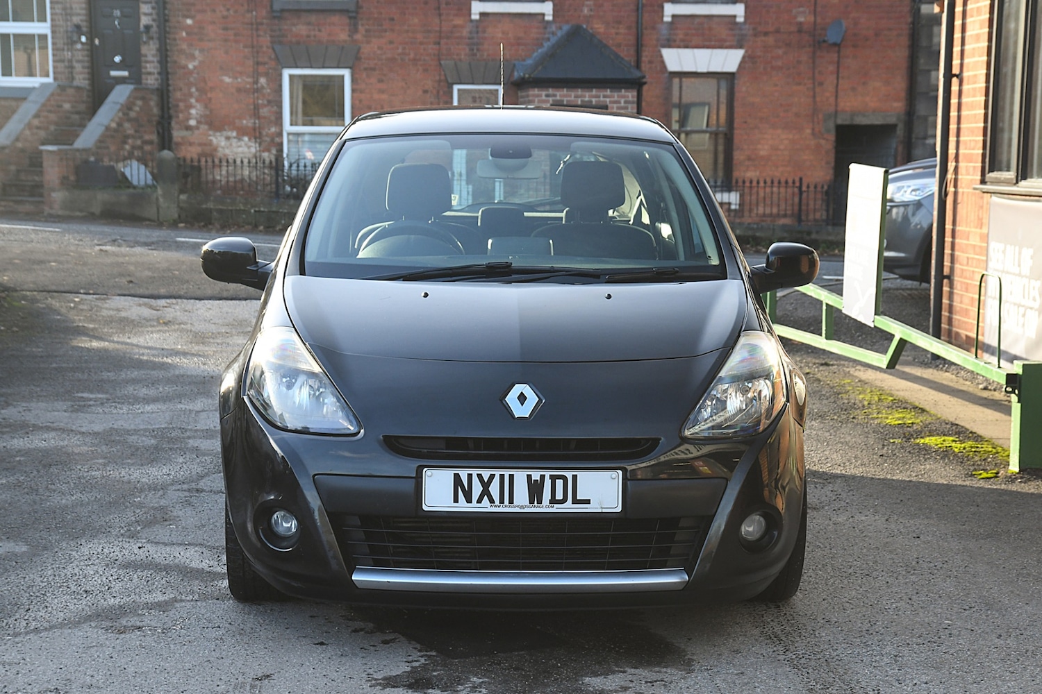 Used Renault Clio 2011 for sale - 76662816: Photo 2
