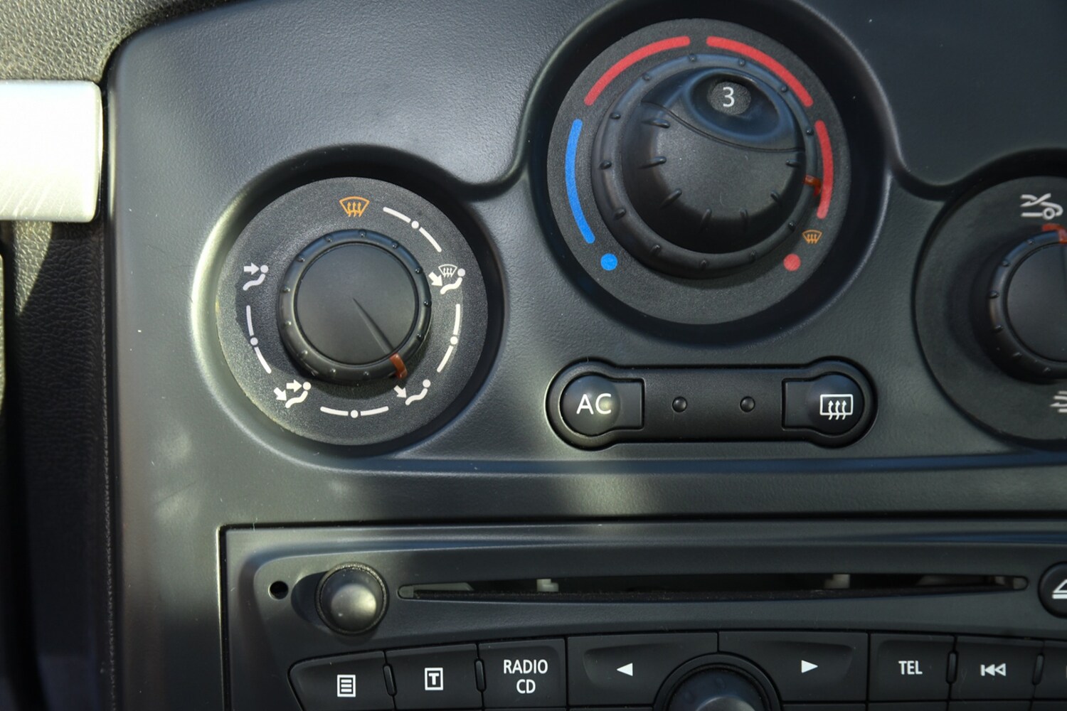 Used Renault Clio 2011 for sale - 76662816: Photo 22