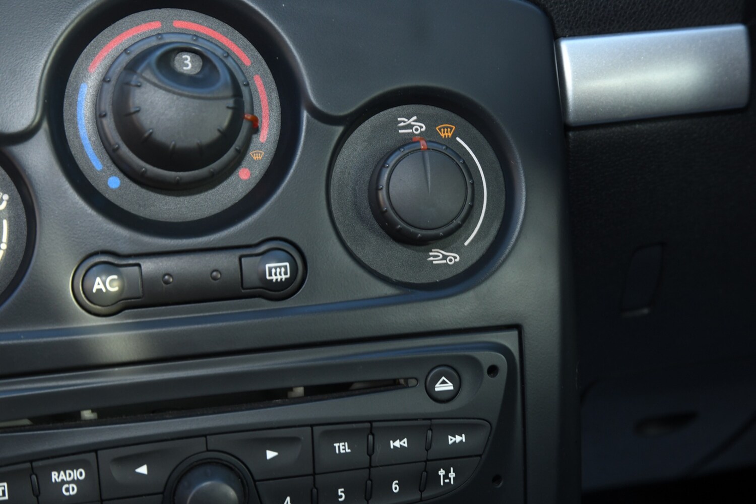 Used Renault Clio 2011 for sale - 76662816: Photo 23