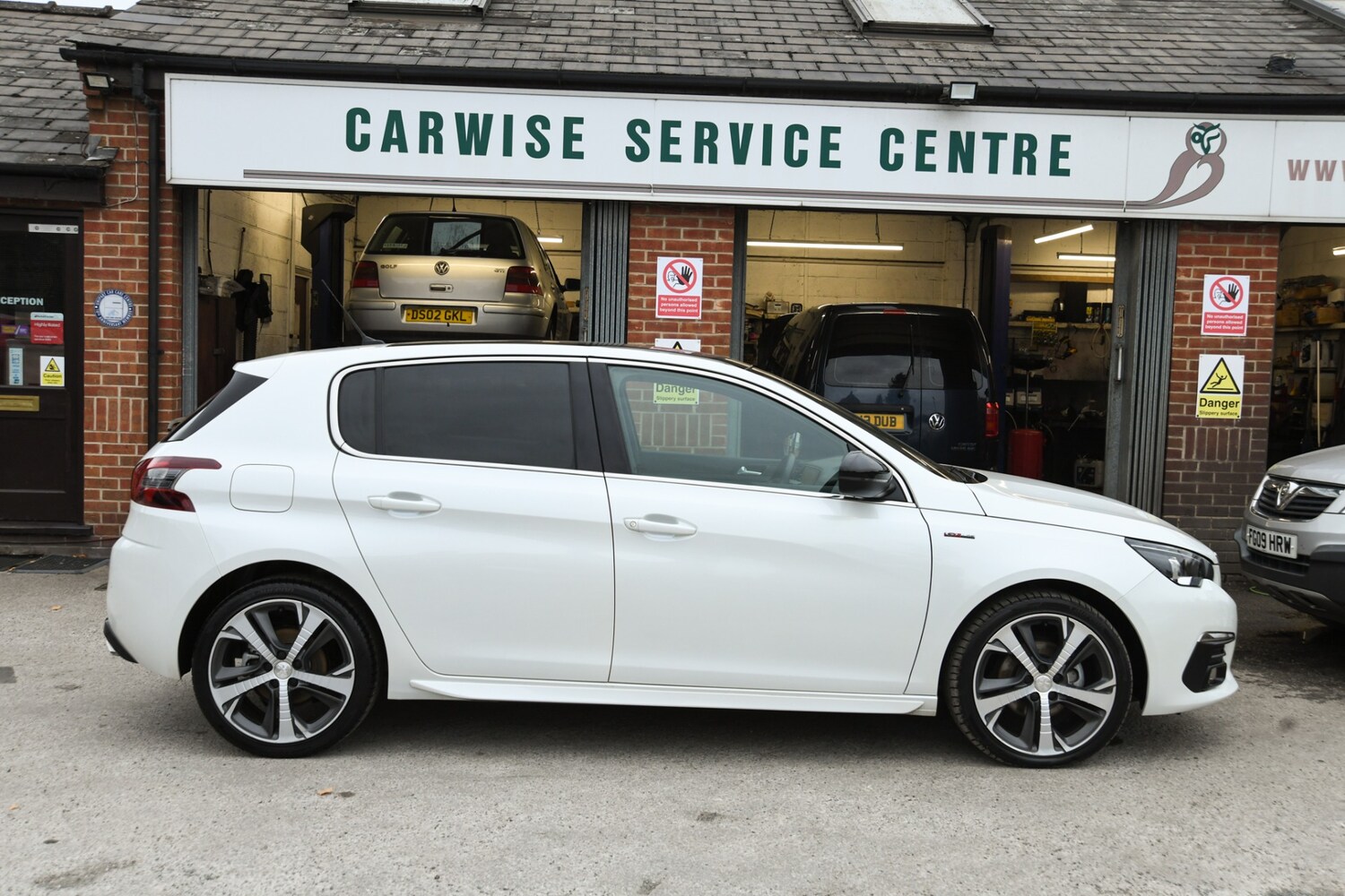 Used Peugeot 308 2017 for sale - 76089389: Photo 32