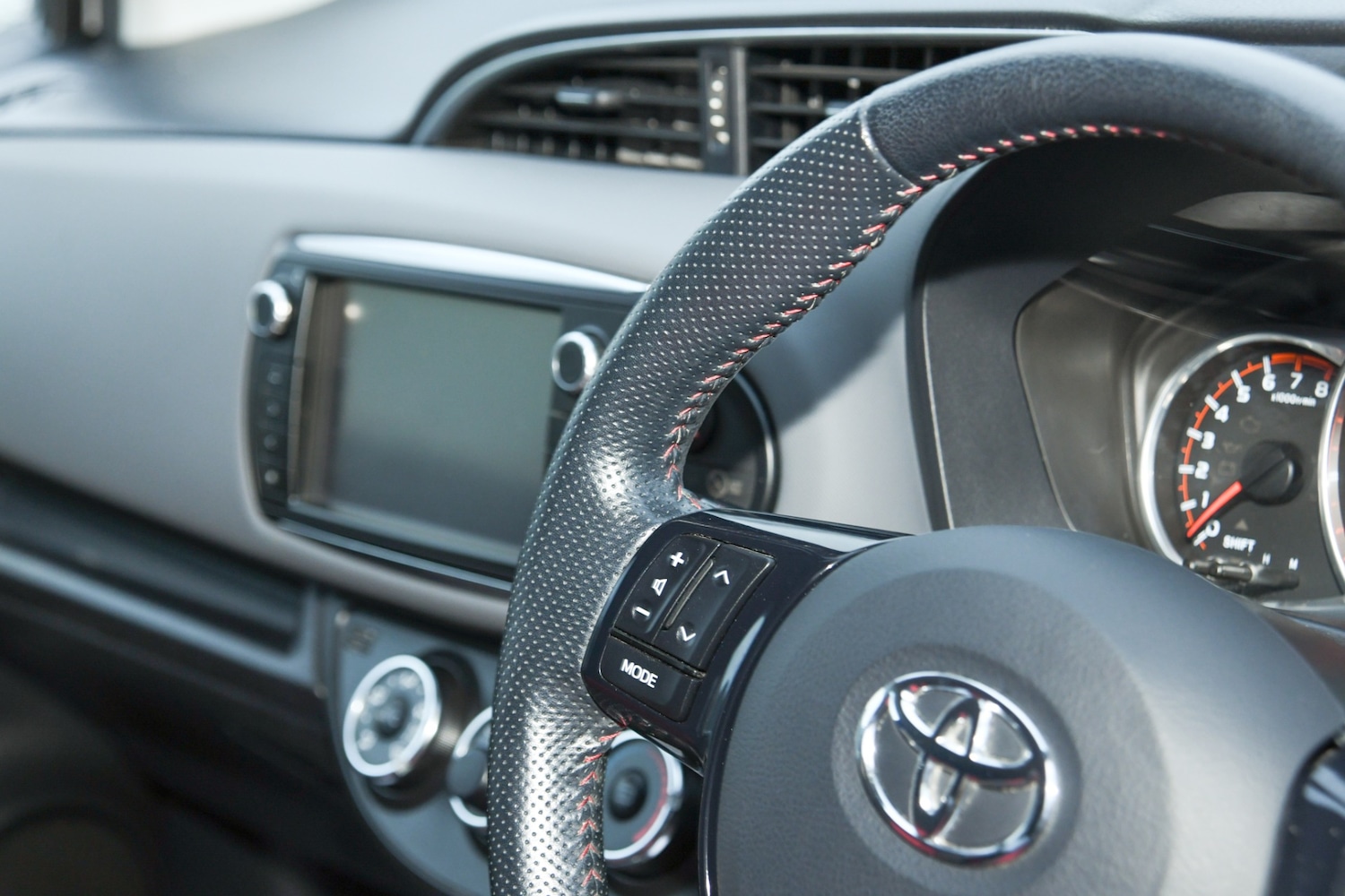 Used Toyota Yaris 2015 for sale - 77363227: Photo 11