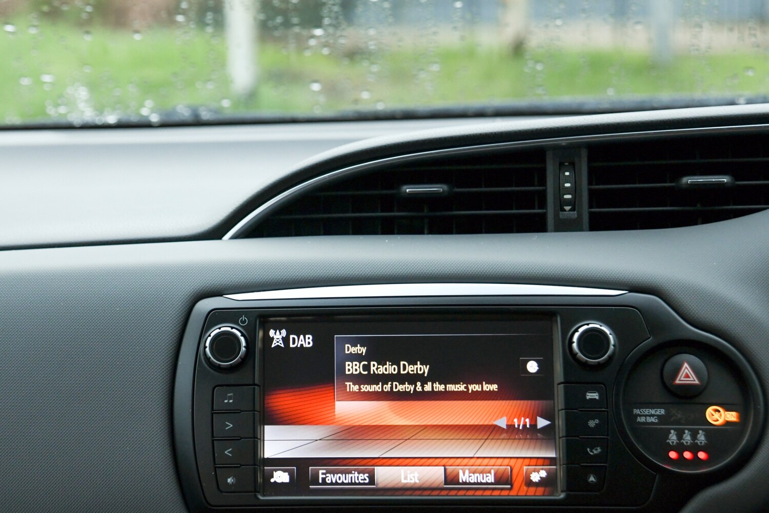 Used Toyota Yaris 2015 for sale - 77363227: Photo 17