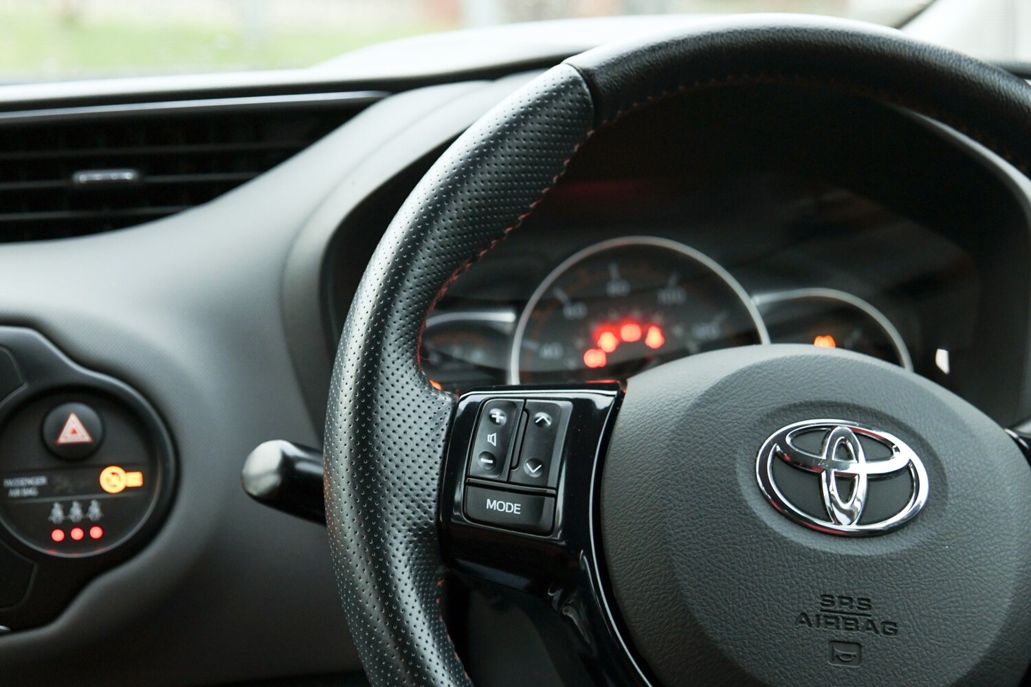 Used Toyota Yaris 2015 for sale - 77363227: Photo 25