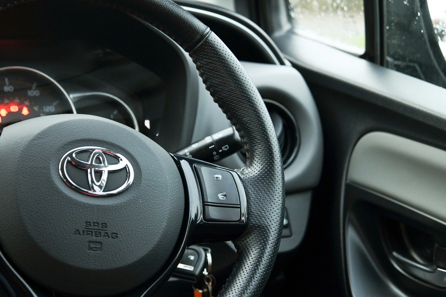 Used Toyota Yaris 2015 for sale - 77363227: Photo 26