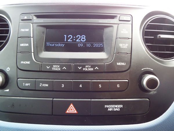 Used Hyundai i10 2016 for sale - 76157648: Photo 37