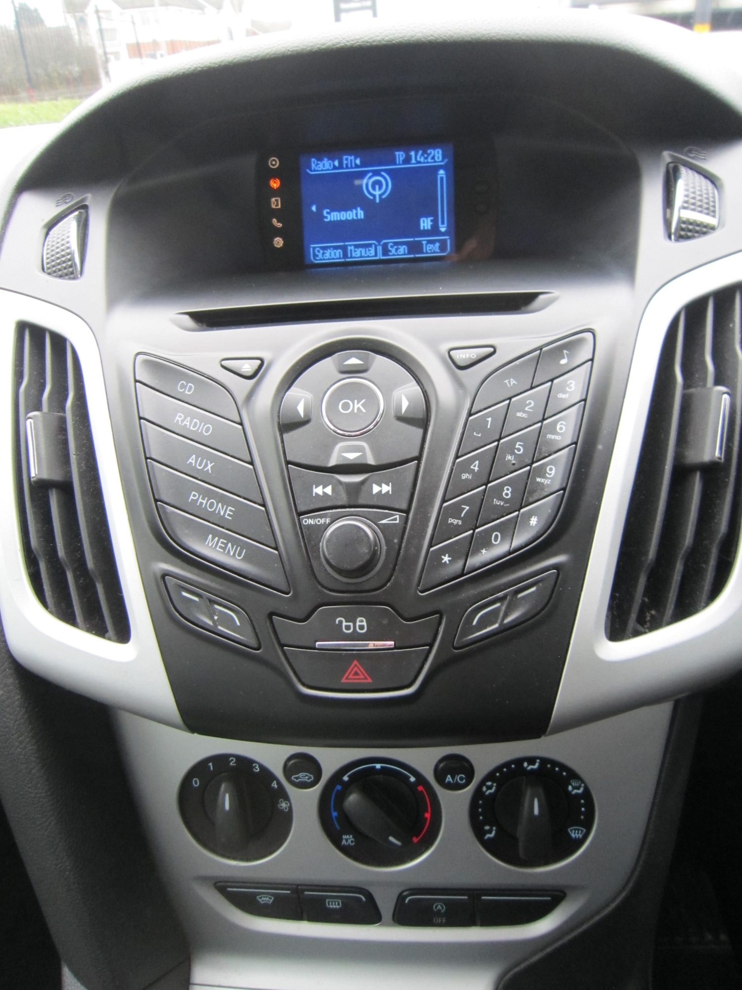 Used Ford Focus 2012 for sale - 77605536: Photo 12