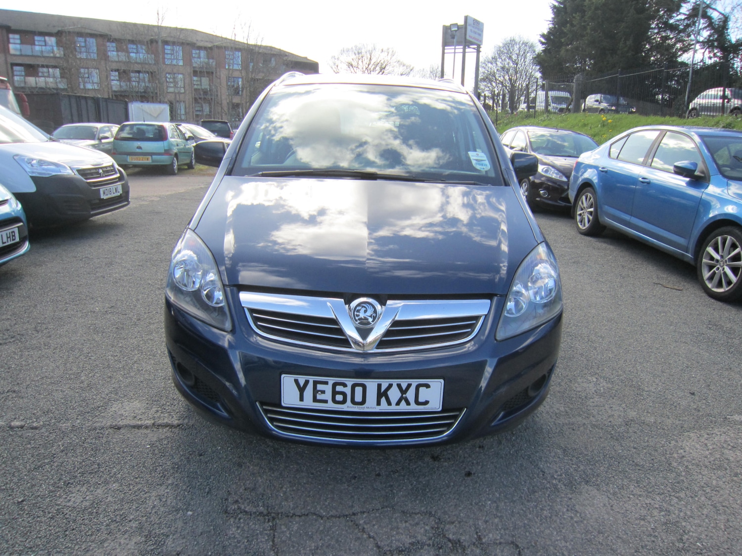 Used Vauxhall Zafira 2010 for sale - 77889152: Photo 2