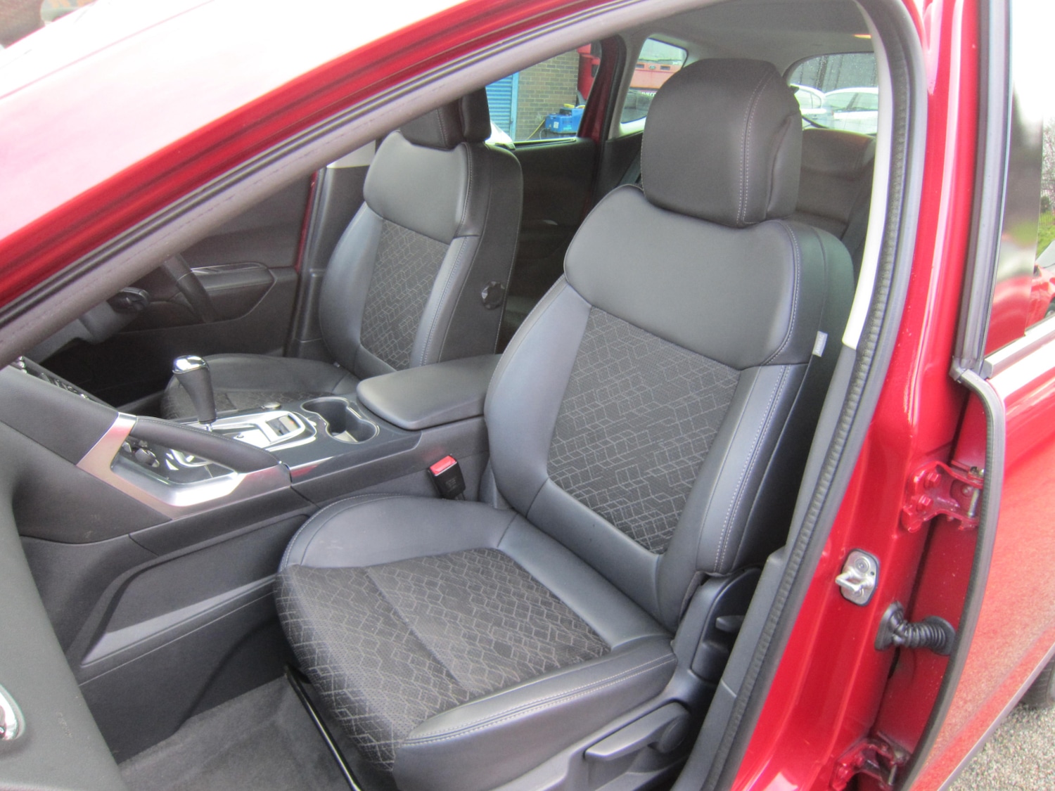 Used Peugeot 3008 2015 for sale - 76682384: Photo 25