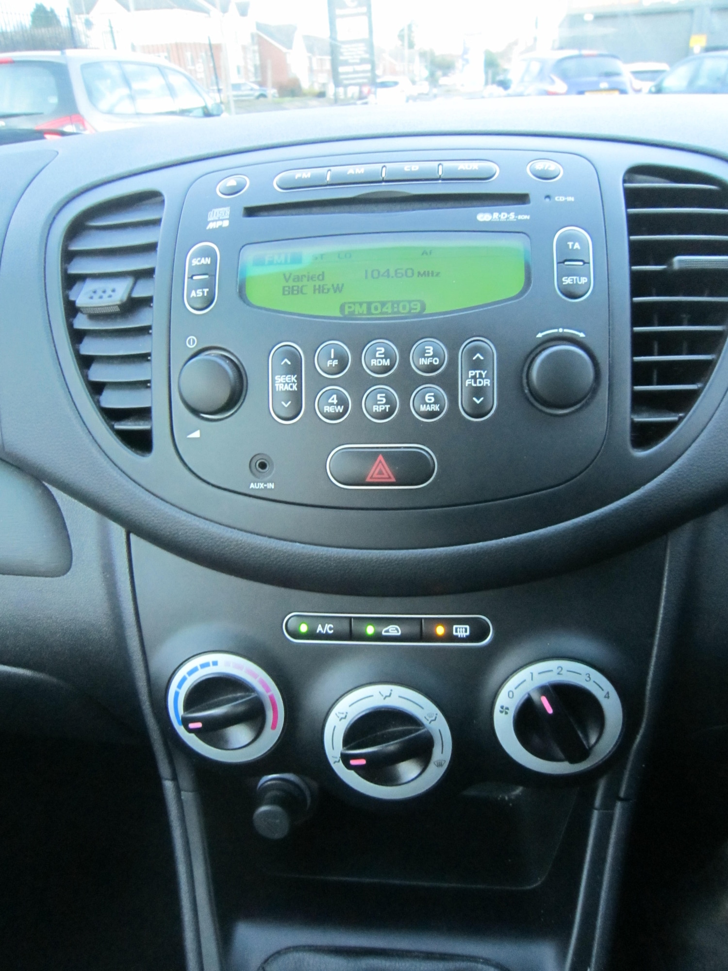 Used Hyundai i10 2009 for sale - 77225374: Photo 12