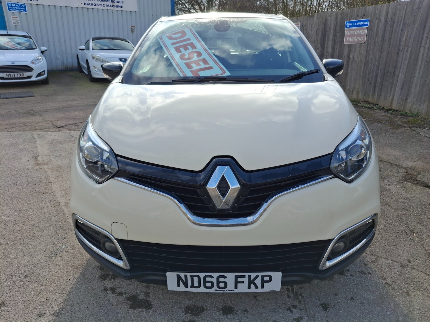 Used Renault Captur 2016 for sale - 77605475: Photo 2