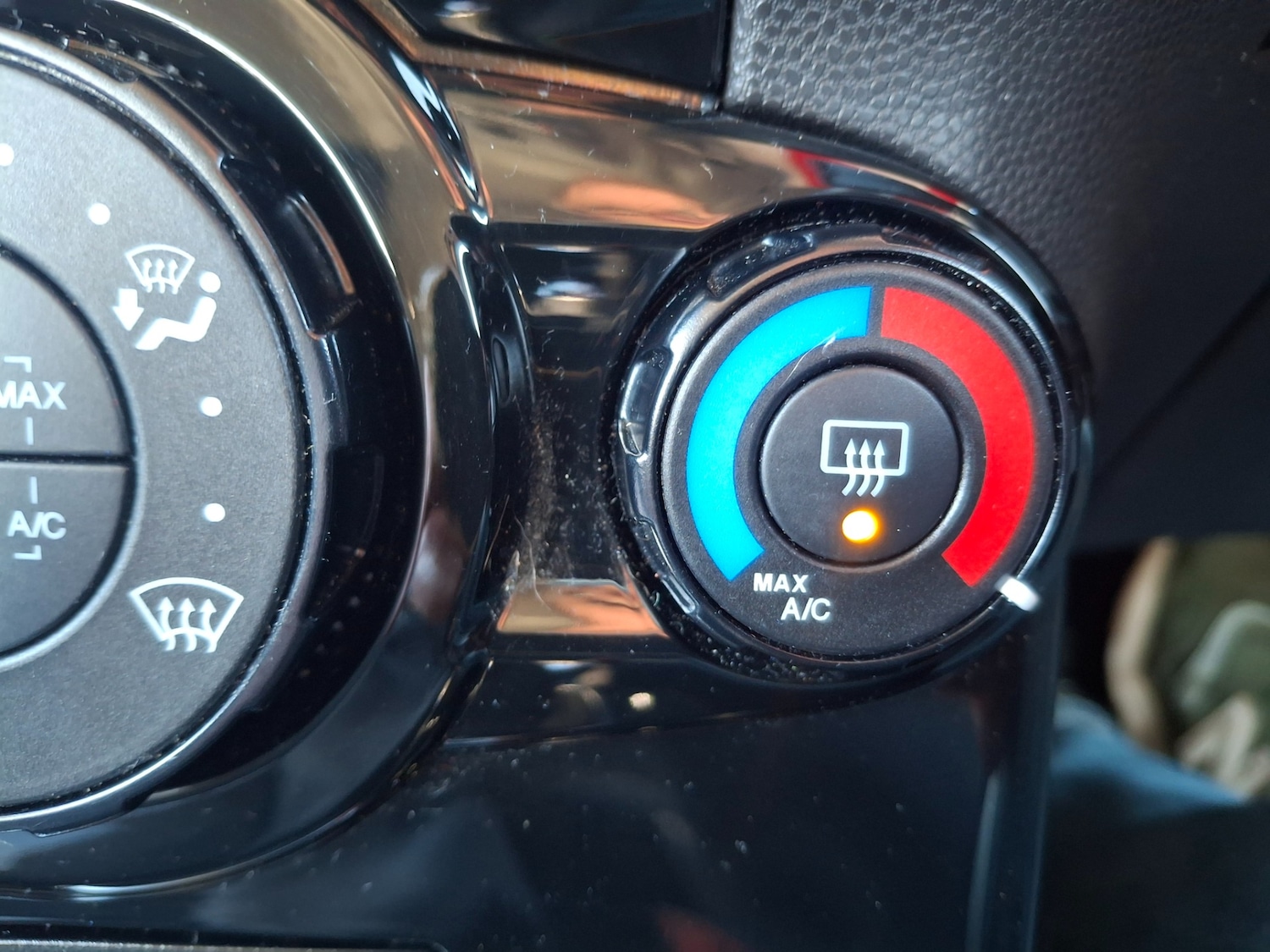 Used Ford Fiesta 2015 for sale - 77114263: Photo 18