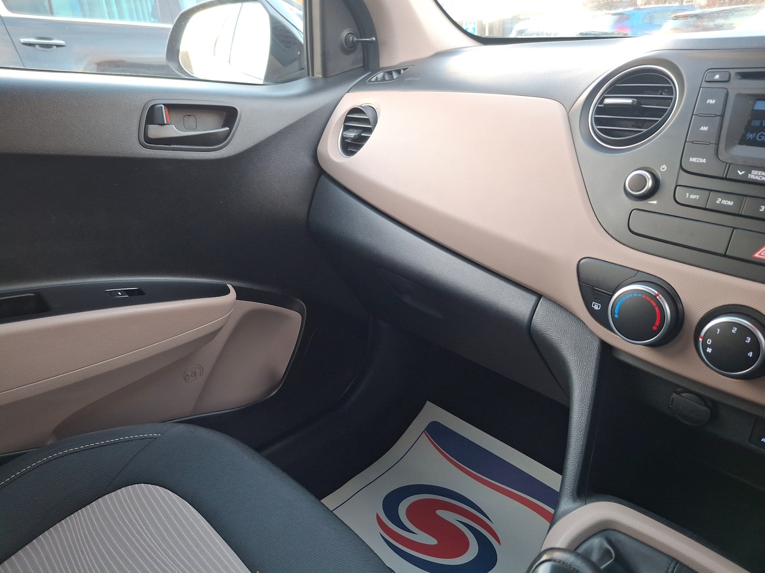 Used Hyundai i10 2015 for sale - 76694389: Photo 15