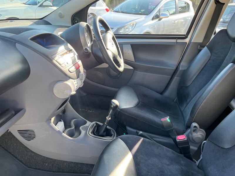 Used Toyota AYGO 2011 for sale - 77975897: Photo 6