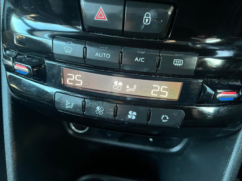 Used Peugeot 2008 2017 for sale - 76984763: Photo 10