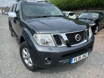 Used Nissan Navara 2015 for sale - 75399337: Photo
