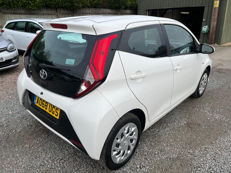 Used Toyota AYGO 2018 for sale - 76834674: Photo 2
