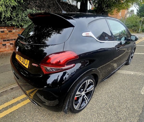Used Peugeot 208 2016 for sale - 76040997: Photo 7