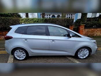 Used Kia Carens 2018 for sale - 77056612: Photo