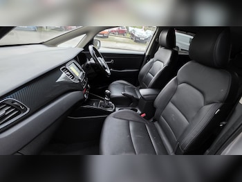 Used Kia Carens 2018 for sale - 77056612: Photo