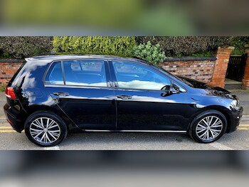 Used Volkswagen Golf 2017 for sale - 78300536: Photo