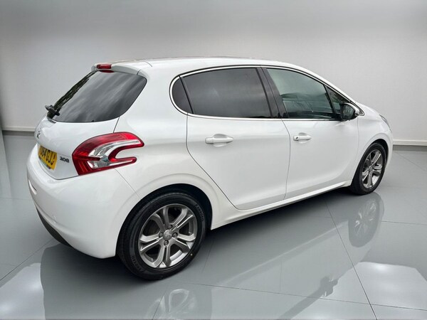 Used Peugeot 208 2014 for sale - 76185274: Photo 9