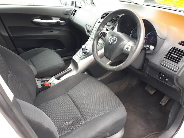 Used Toyota Auris 2010 for sale - 74339491: Photo 6