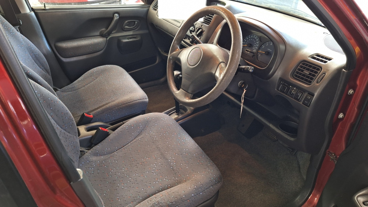 Used Suzuki Ignis 2002 for sale - 76748307: Photo 6