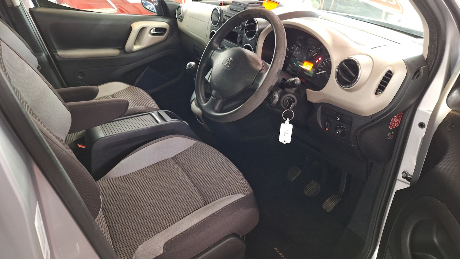 Used Peugeot Partner Tepee 2014 for sale - 76436434: Photo 6