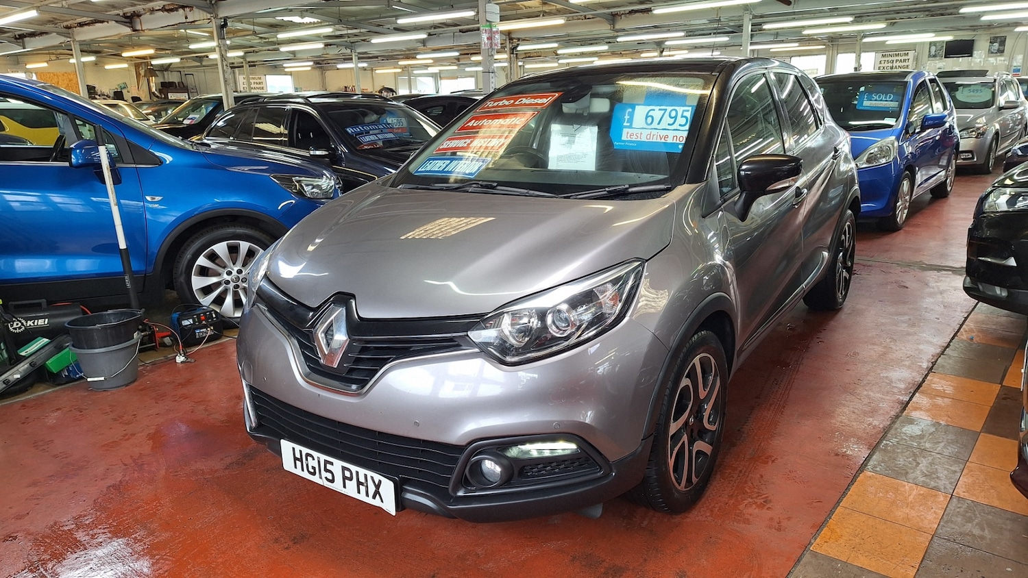 Used Renault Captur 2015 for sale - 76172299: Photo 2