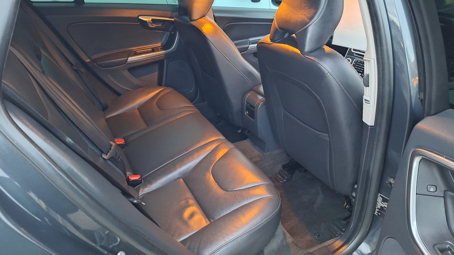 Used Volvo V60 2015 for sale - 76505149: Photo 7