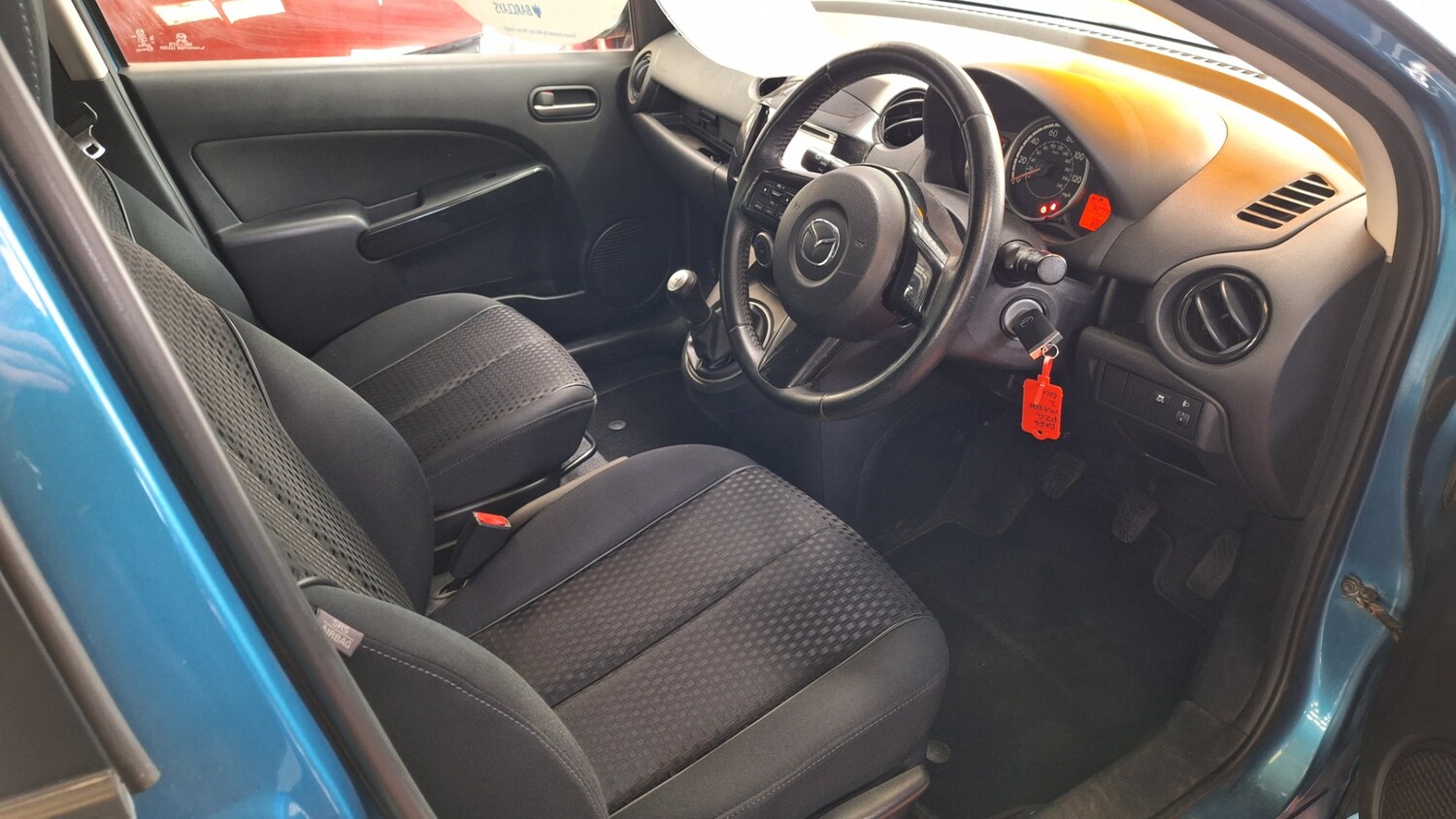 Used Mazda Mazda2 2014 for sale - 75680080: Photo 6