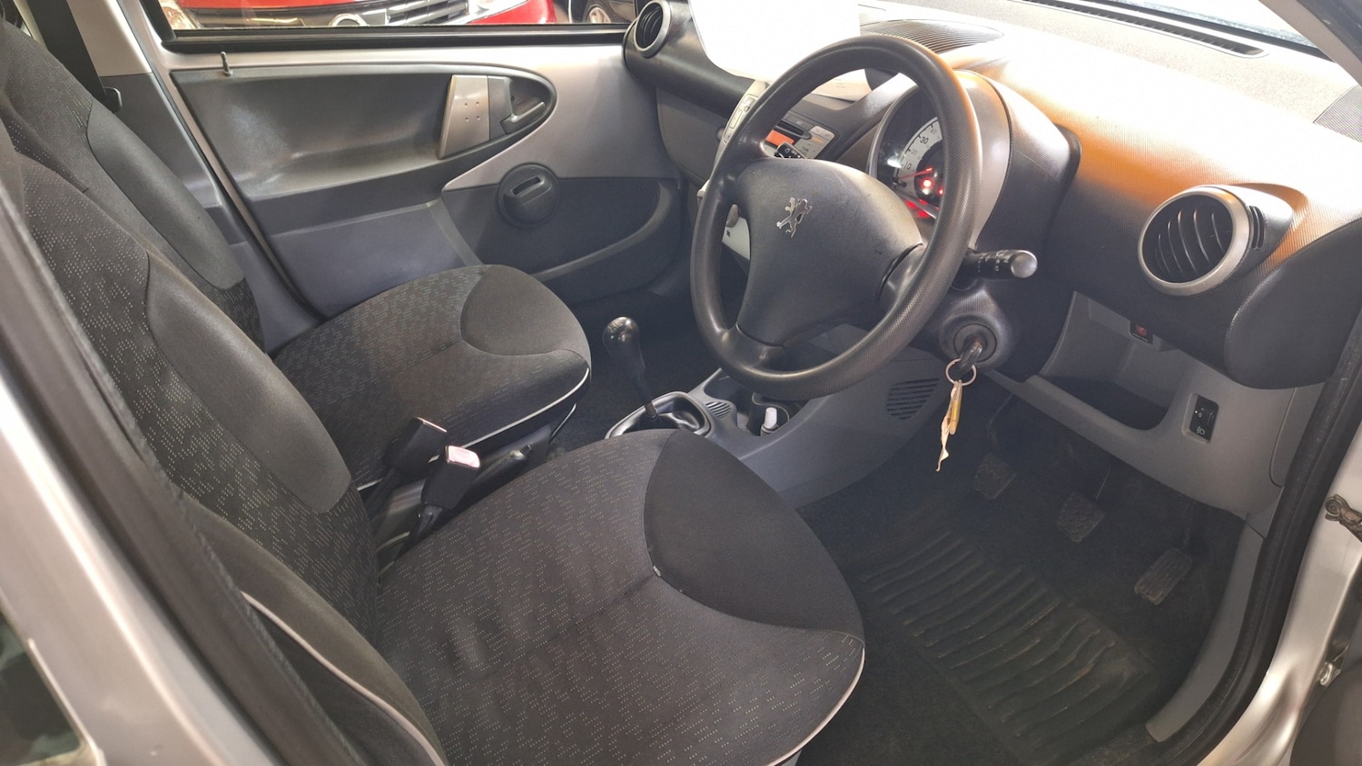 Used Peugeot 107 2009 for sale - 76972109: Photo 6